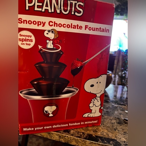 PEANUTS Snoopy Chocolate Fondue Fountain RED by Planet Smart NIB - Picture 1 of 4